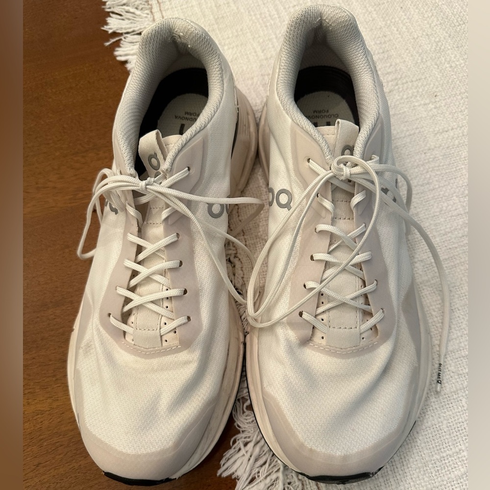 On Running Women's Athletic Shoes - White